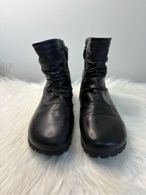 Arnold Churgin Black Ruched Leather Ankle Boots with zipper SZ:EU37